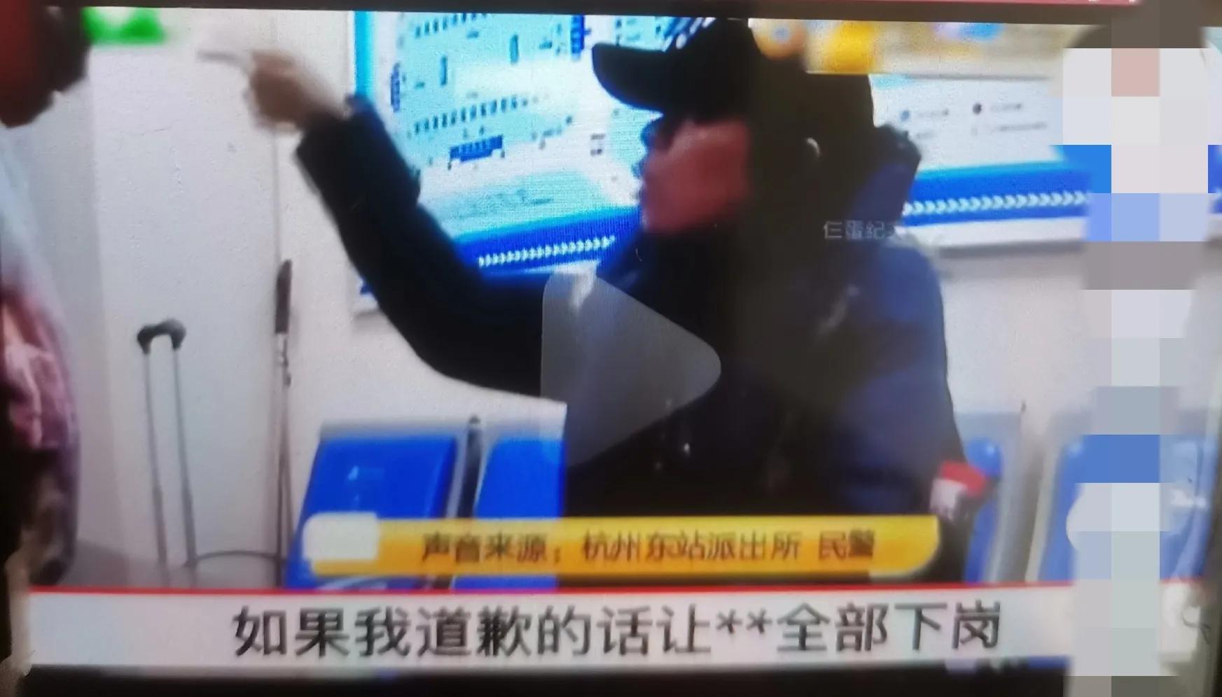 高铁检票员殴打女子,女子被高铁检票员殴打