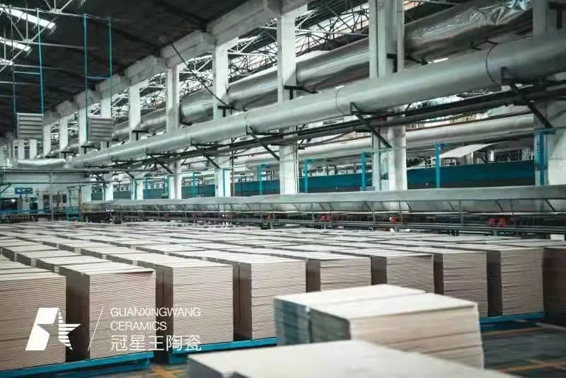 冠军的父母看到孩子夺冠,冠军的家庭