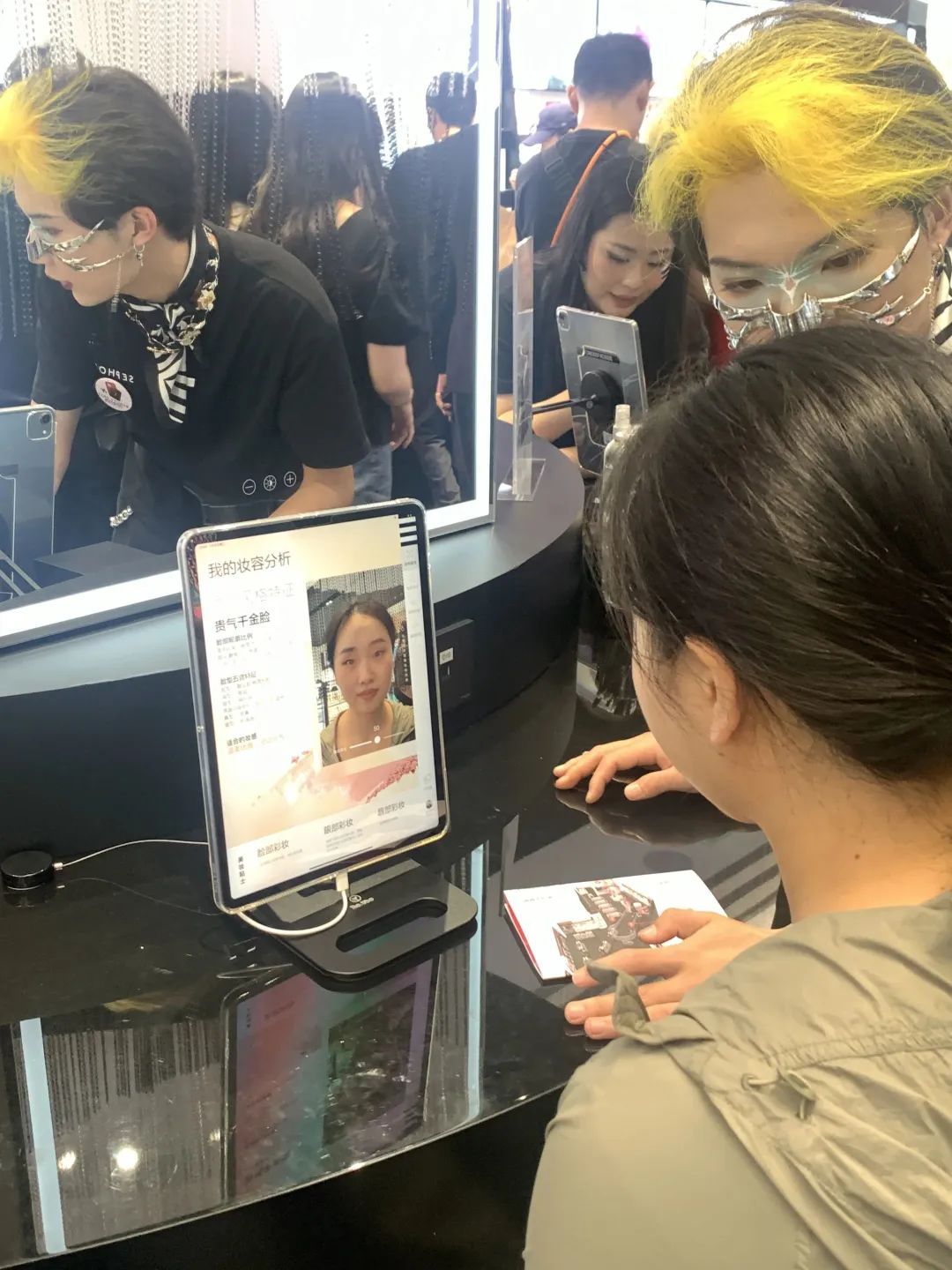 丝芙兰上海未来体验店,丝芙兰官网和线下门店区别