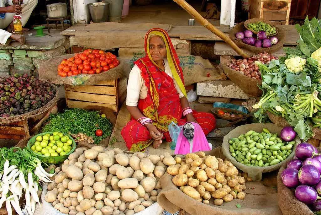 在不同国家和地区,用一百块钱可以买到多少东西?
