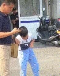 割吗?割啊!我在割包皮的医院走廊,唱完整首孤勇者