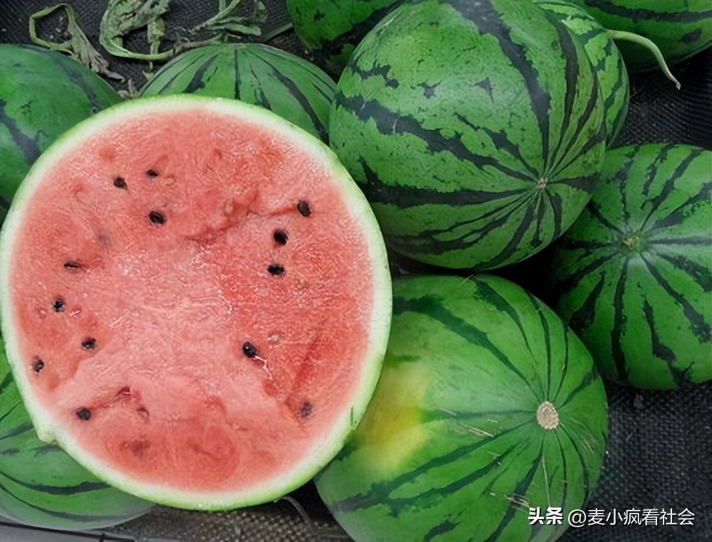 好坑！男子买西瓜遇“套路”，牌上写着1元1斤结账时1斤秒变1.6元