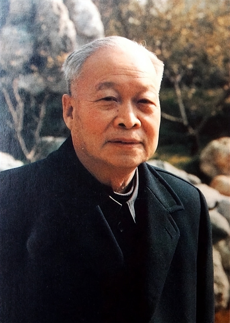 儿子被同学取了个外号改成真名,儿子被同学取外号父亲知道改真名