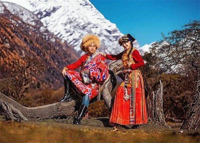 四川姑娘放弃高薪坚守大山,四川女孩嫁藏族小伙放弃百万年薪