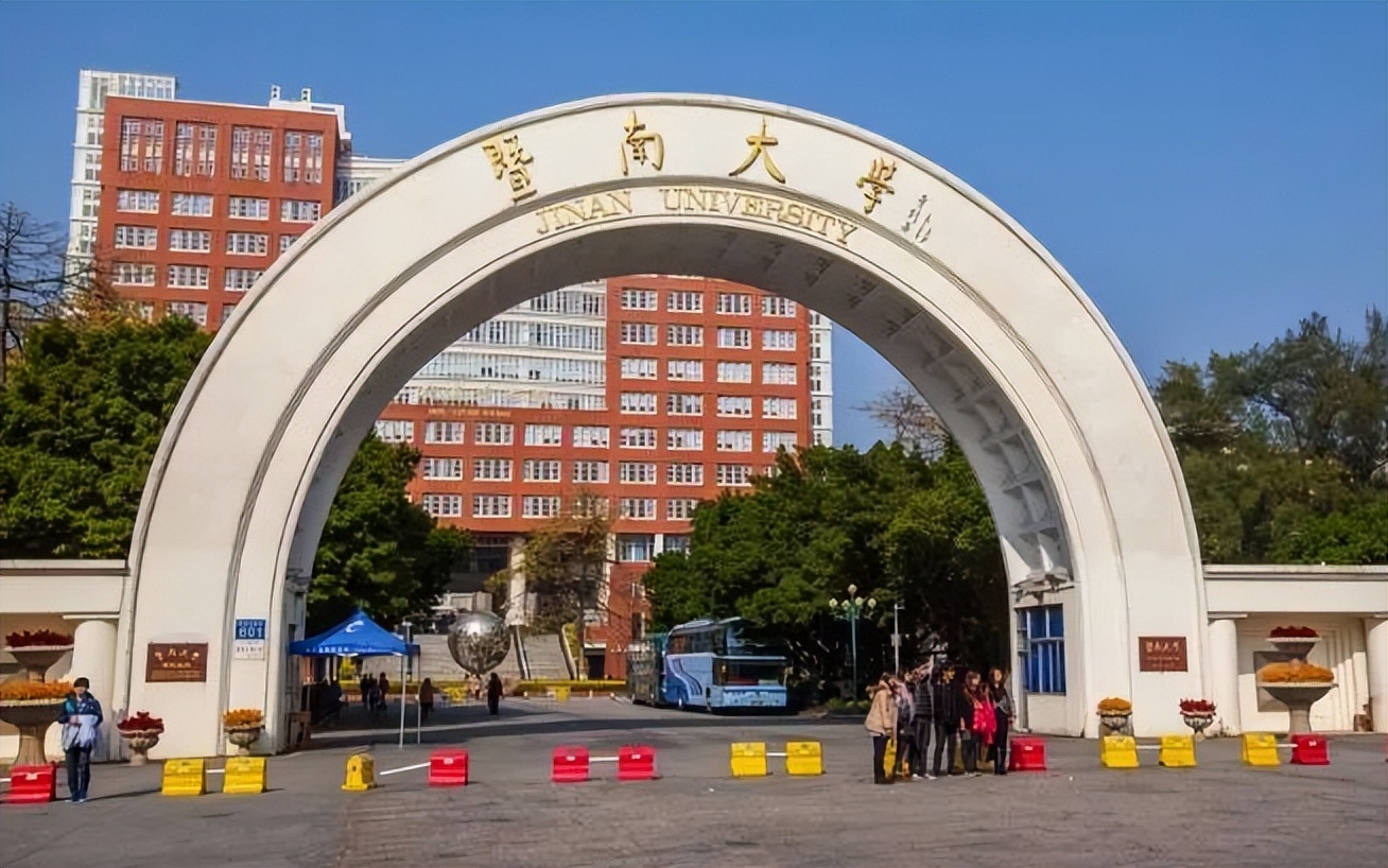 张雪峰谈二本选哪个大学,张雪峰说刚过一本科线怎么选学校