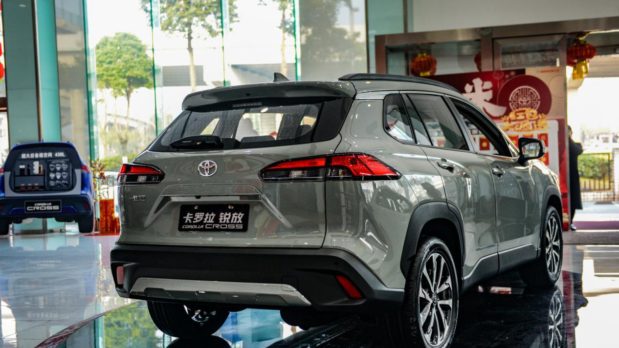 卡罗拉锐放2023混动配置,卡罗拉锐放2023混动标配款评测