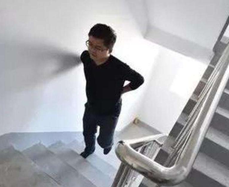 67岁大爷健身24年，娶小13岁美女娇妻，夫妻美满幸福、让人羡慕