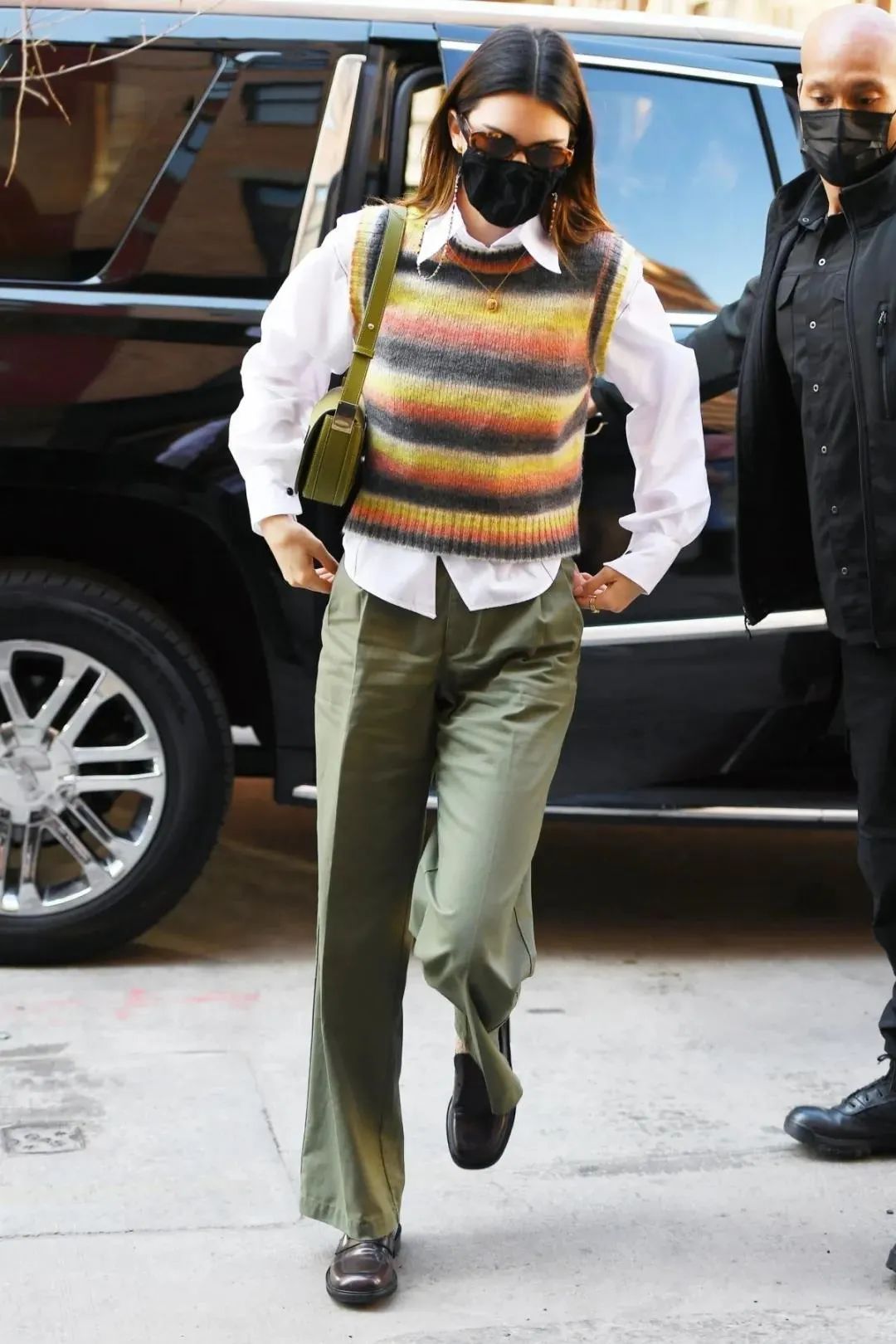 毛衣衬衫叠穿搭配什么裤子,冬天衬衫如何搭配毛衣