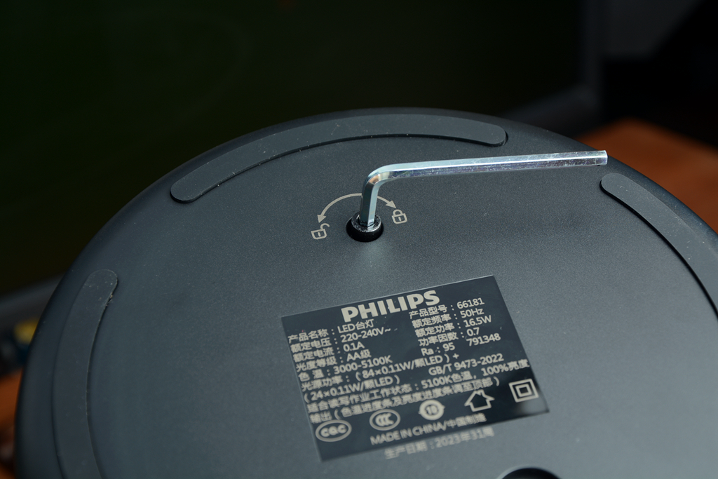 飞利浦轩坦台灯灰色还是白色好看,飞利浦轩坦护眼台灯pro测评