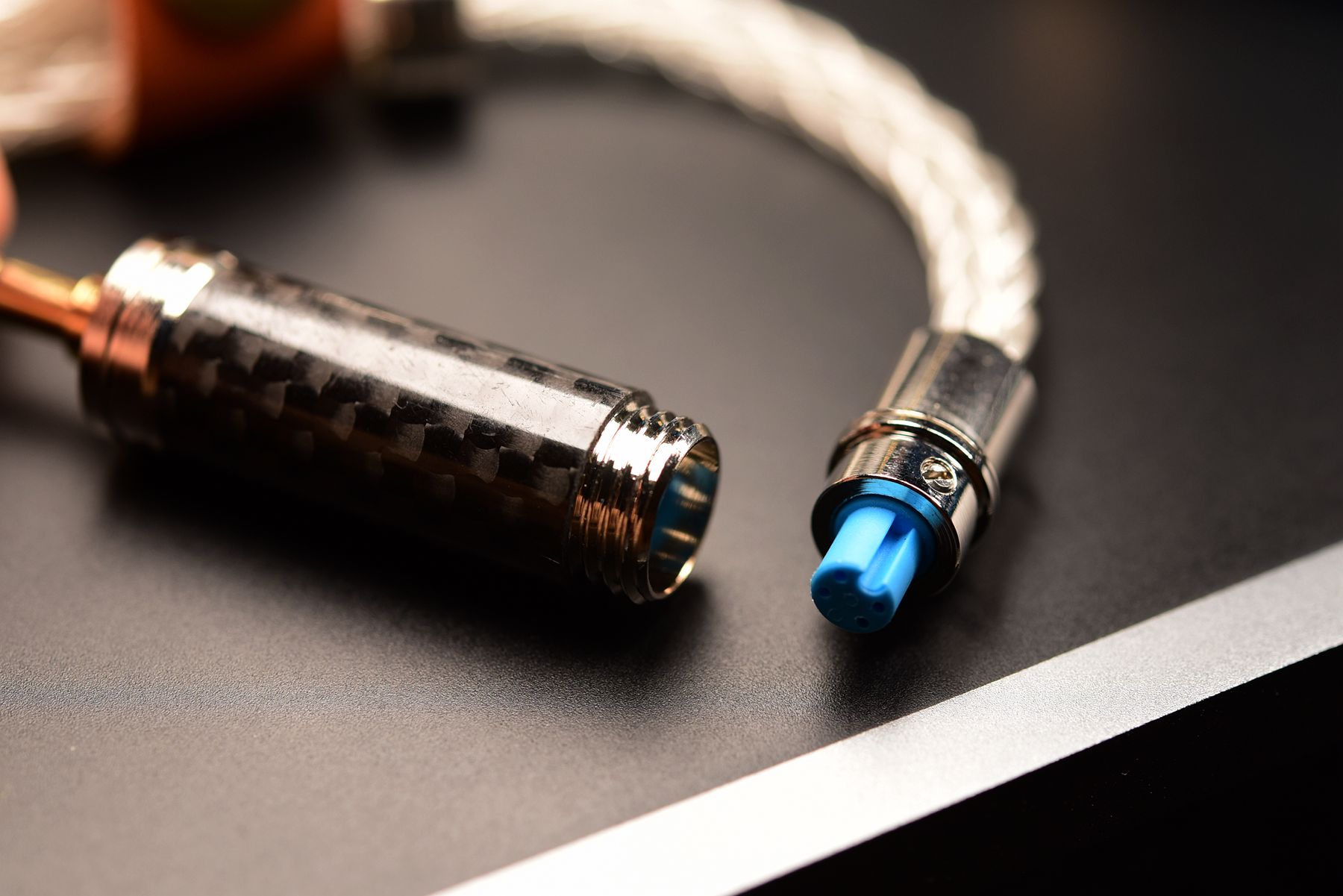 没想到香港本土还有高端耳机，11单元让人有退烧的冲动