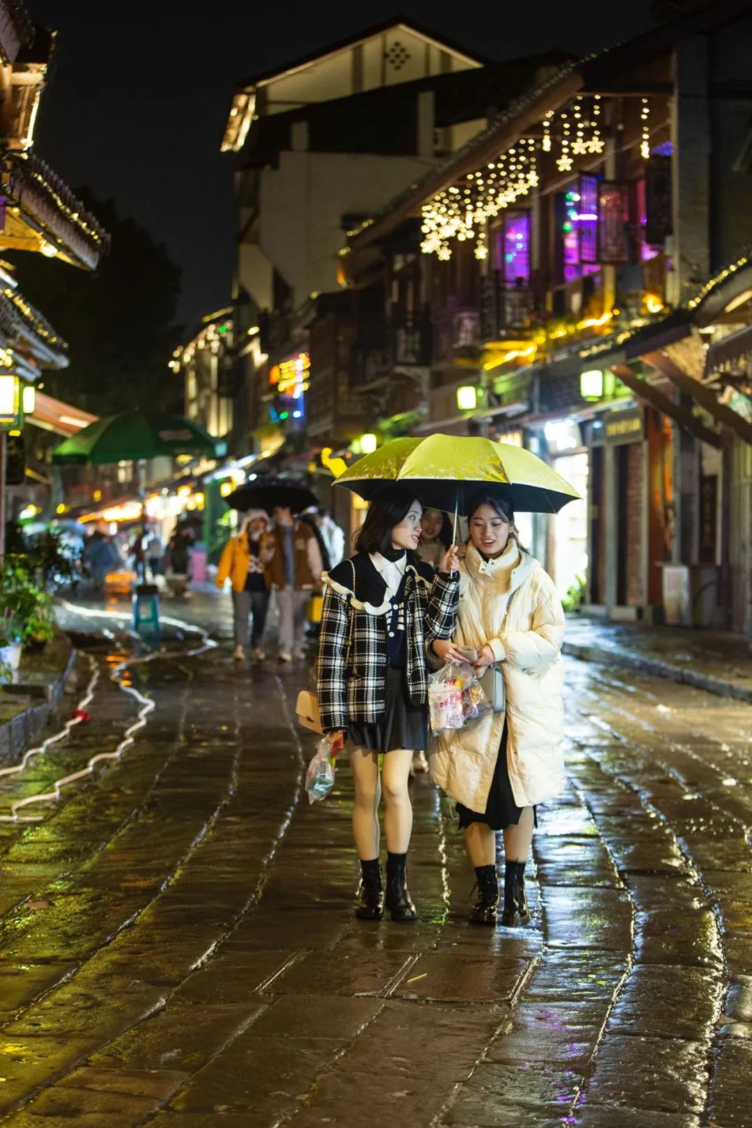 f4和f2.8差距很大吗,f4和f2.8光圈区别多大