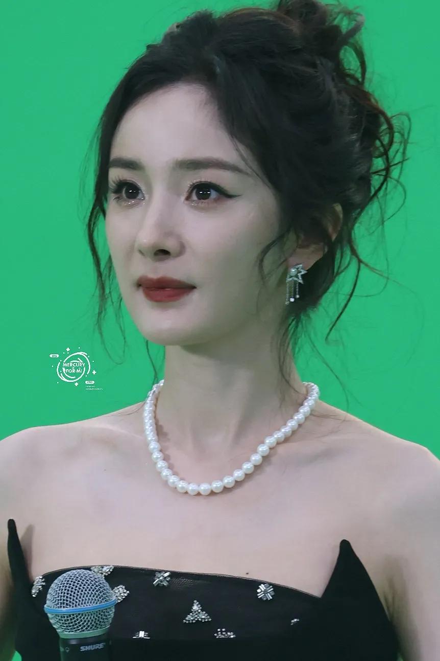 杨幂和赵丽颖百花迎春,杨幂赵丽颖百花送祝福