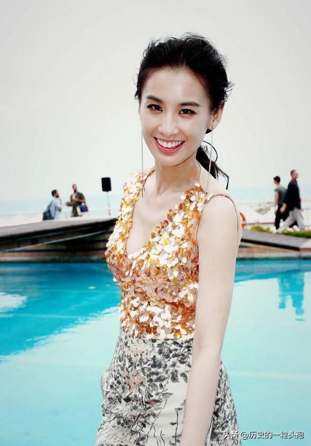 藏了8年才公开身份,藏了八年的秘密被妻子发现