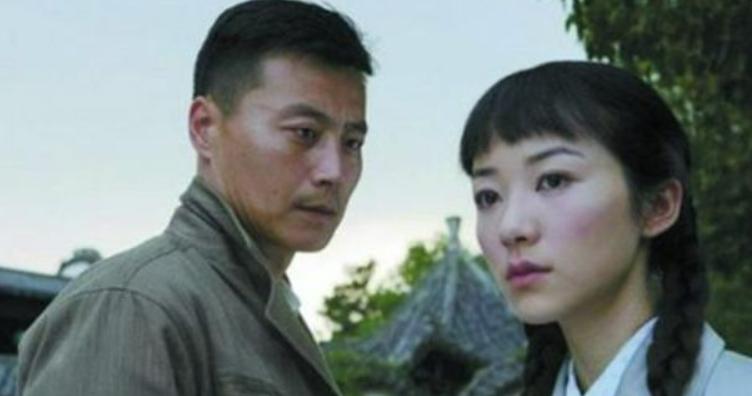 他9块钱娶了老婆住9平米的地下室7年,成名后也坚决不*妻换**