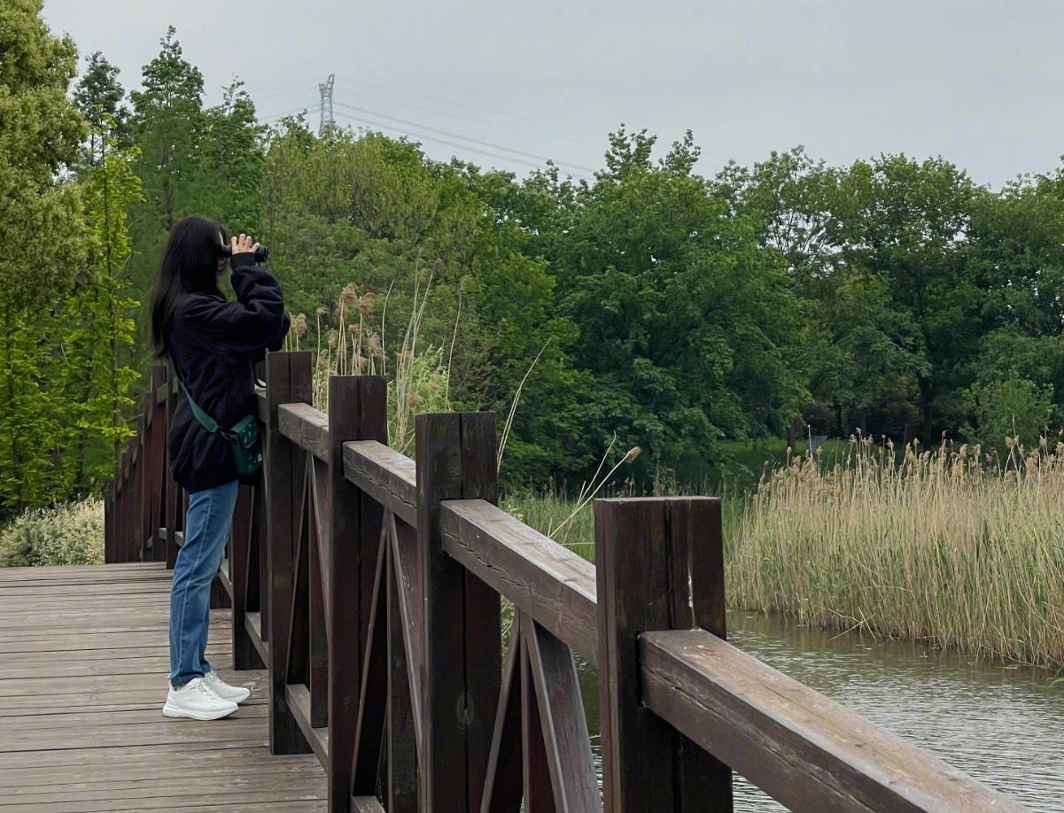 刘诗诗再战时装周早春写真惊艳,刘诗诗一袭粉裙优雅精致