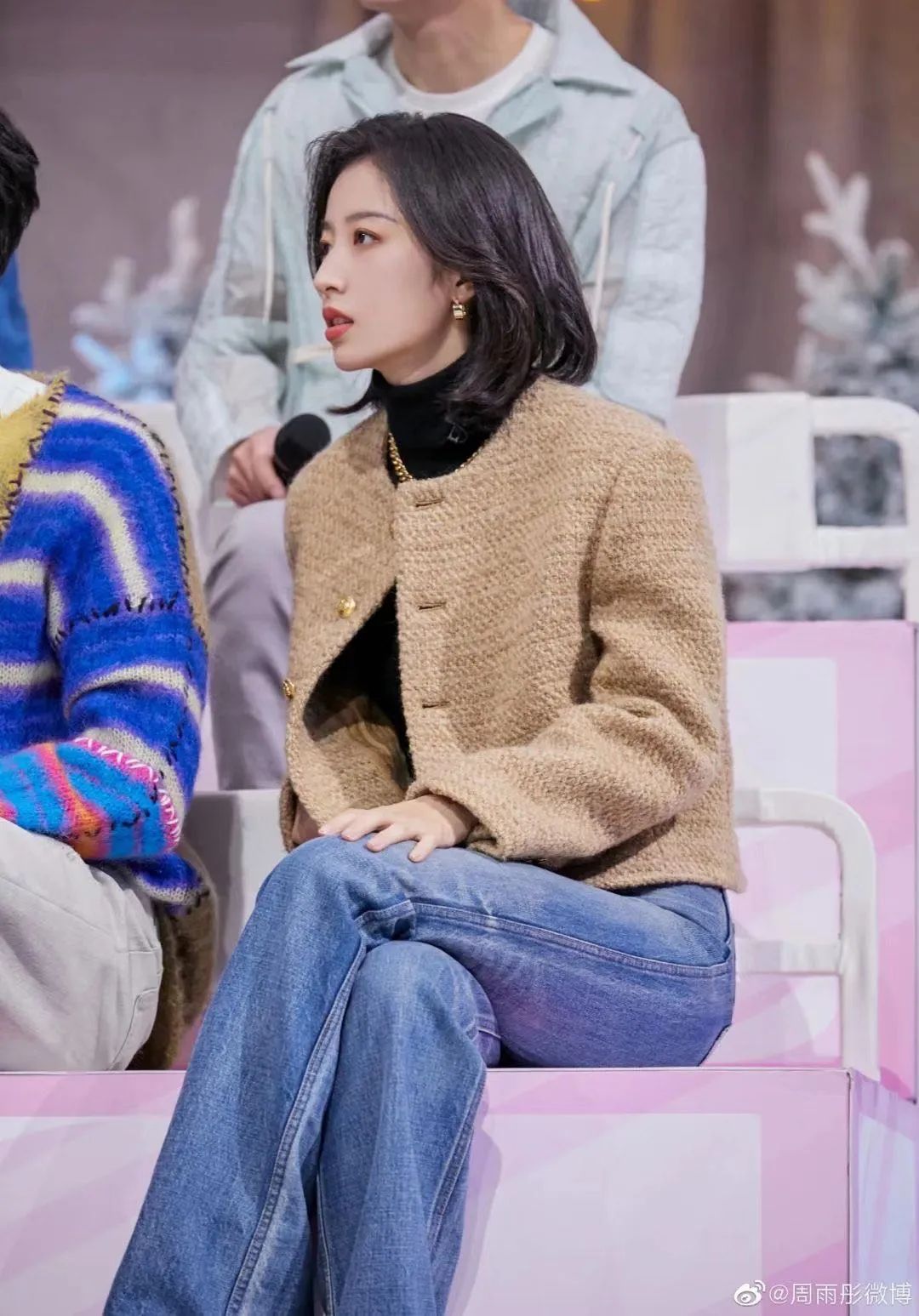 穿白t配什么发型好看,选对发型怎么穿都美炸天