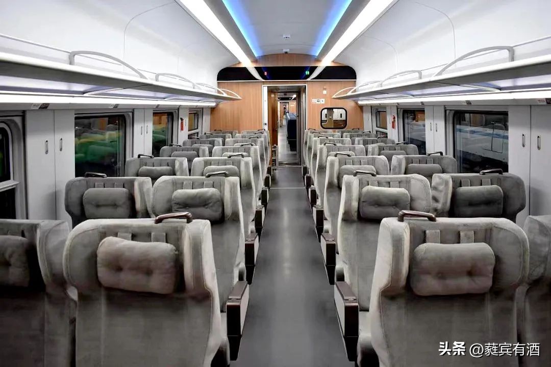 复兴号最新款动车组,复兴号双源动力动车组