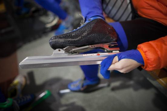 滑冰运动员冰刀是开刃的吗,滑冰选手的冰刀有多锋利