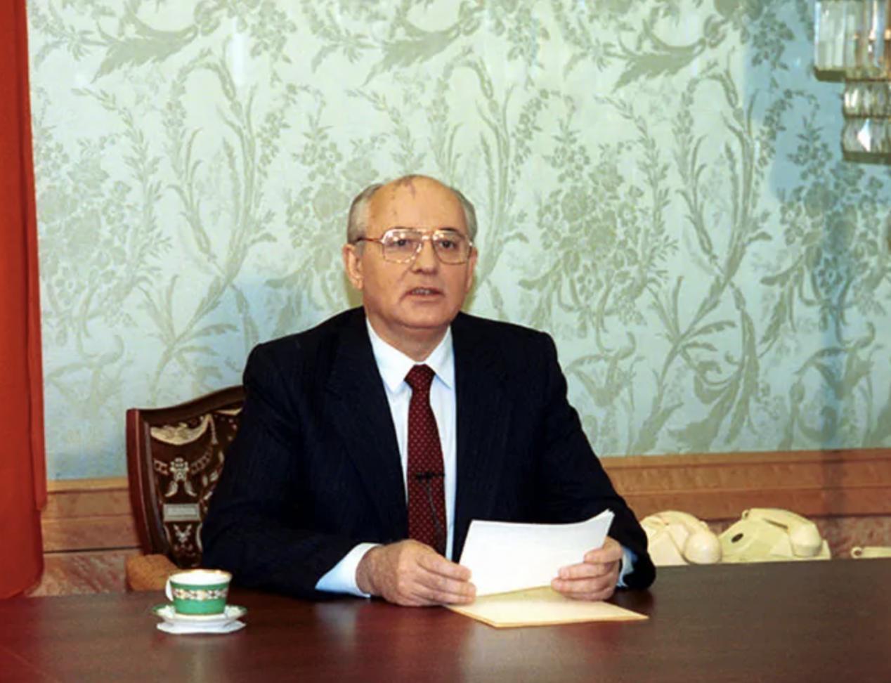 21年前苏联解体，全世界都等看中国笑话，*小平邓**是如何力挽狂澜的