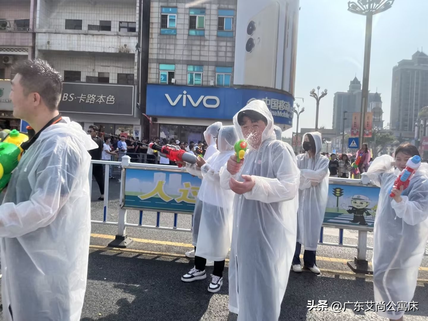 东坑二月二泼水节,东莞东坑月明湖泼水