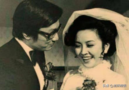 谢贤和李小龙合影站c位,谢贤李小龙曾江合影