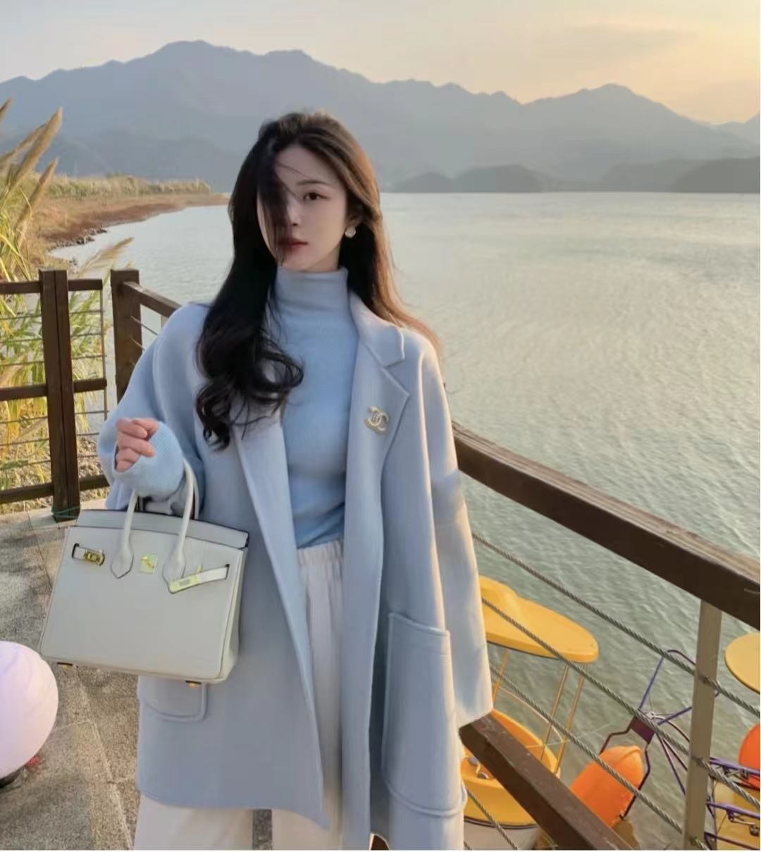 外套秋冬蓝色搭配什么颜色,秋冬比较显高级的颜色搭配