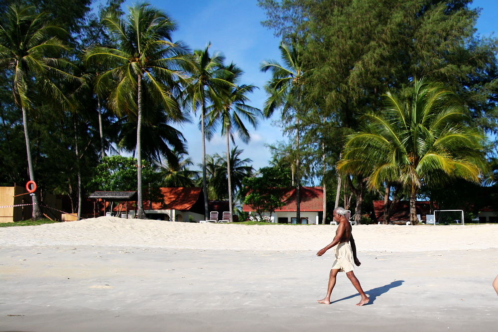 11月马来西亚旅游兰卡威,面向大海春暖花开英语朗读