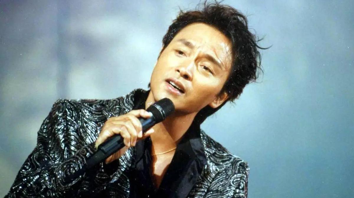 张国荣服装造型,昔日张国荣打扮女性化受人人追捧