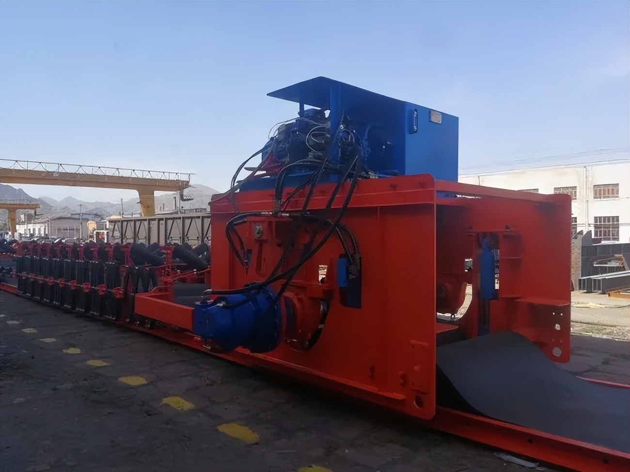 大型可伸缩带式输送机工作原理,可伸缩带式输送机传动系统