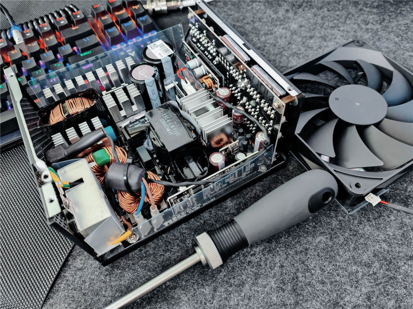 安钛克金牌全模组750w拆解,安钛克白金电源