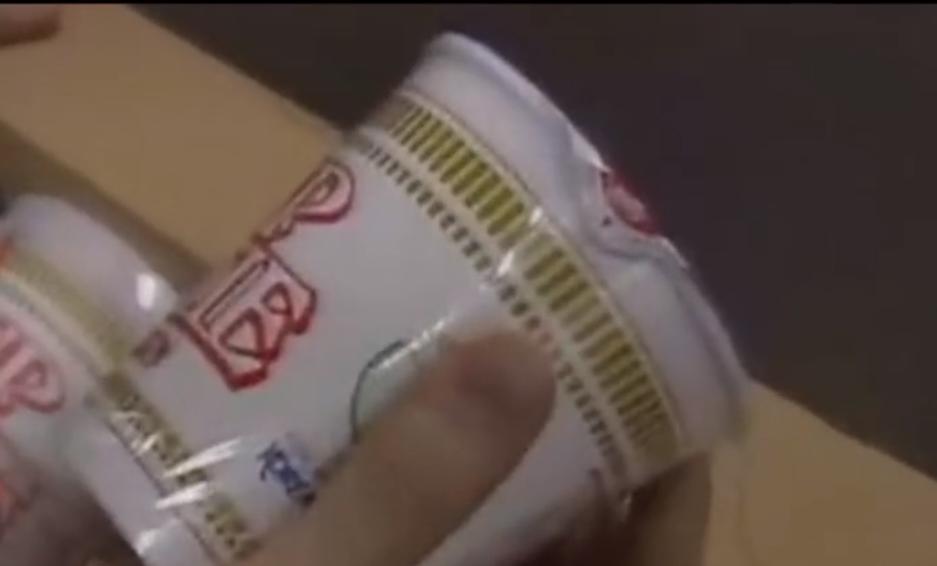 一坛酸菜坑了两个巨头，中国泡面内斗30年