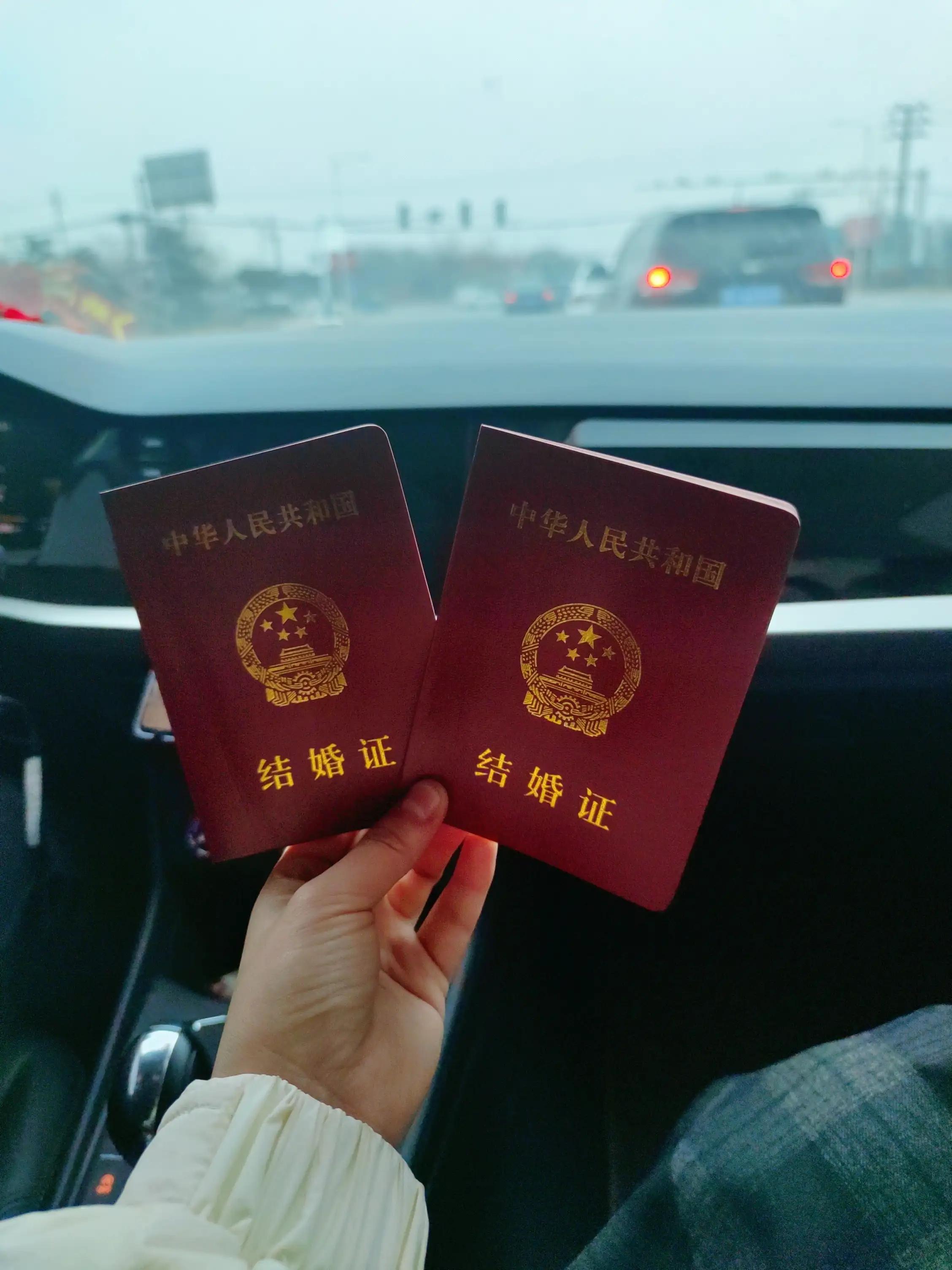 结婚证在婚礼前还是婚礼后领,结婚证是婚礼前领还是婚礼后领