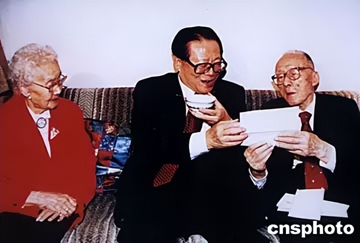 克林顿回忆录：我和江*民泽**呆在一起的时候越长，我就越喜欢他