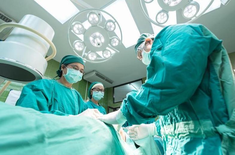 喉咙有异物感咳一下喉咙容易出血,喉咙有异物咳出水老是想咳