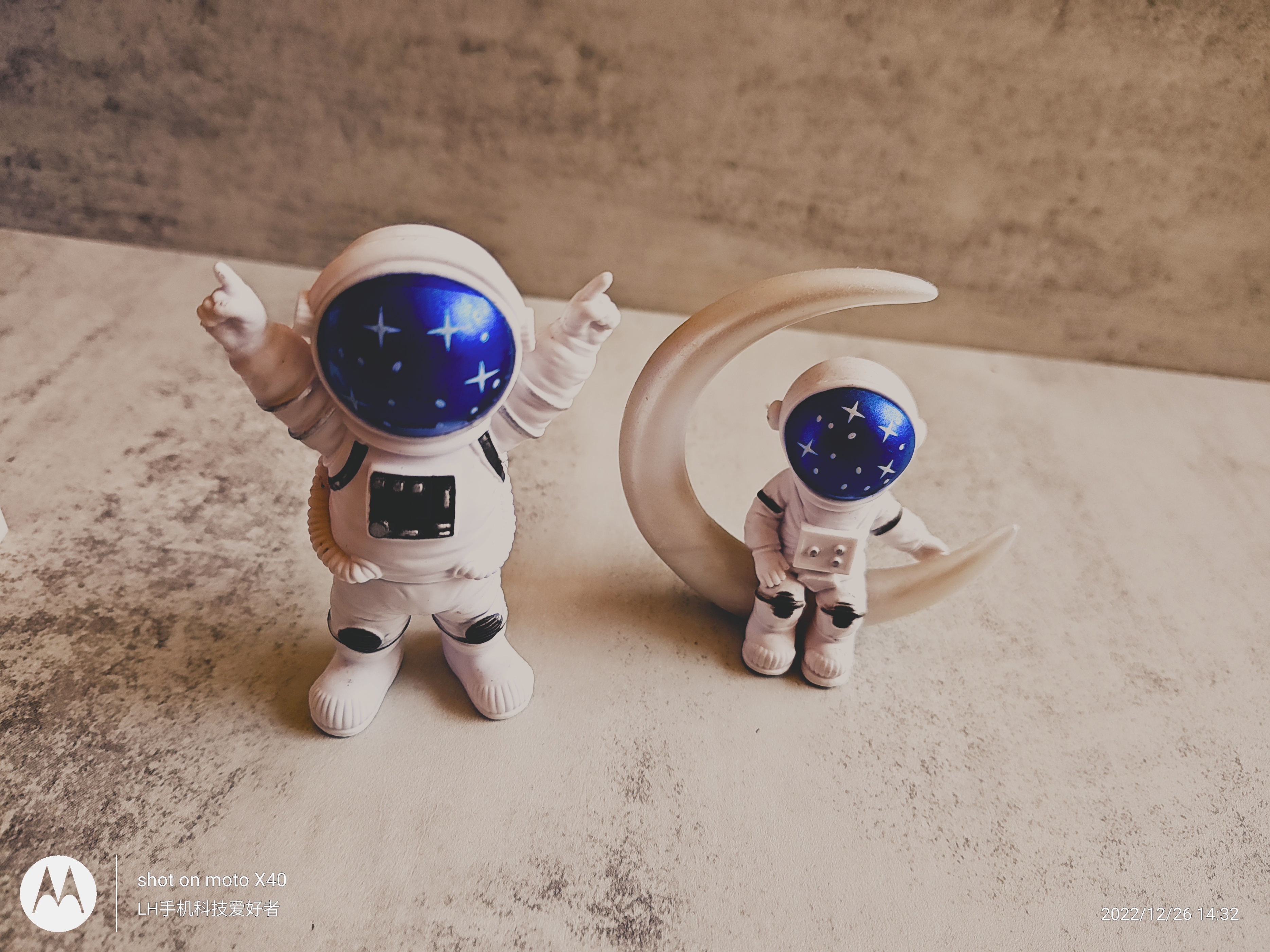 motox40屏幕测评,四曲面屏高级感