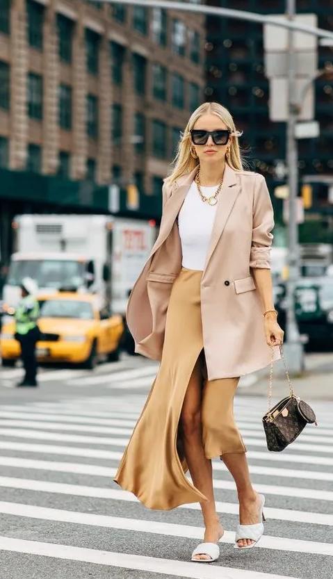 高质量穿搭小衫这样穿高端又时髦,杏衫的穿搭技巧