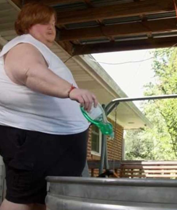 美国300斤男子减肥成功,美国900斤巨胖男子减肥