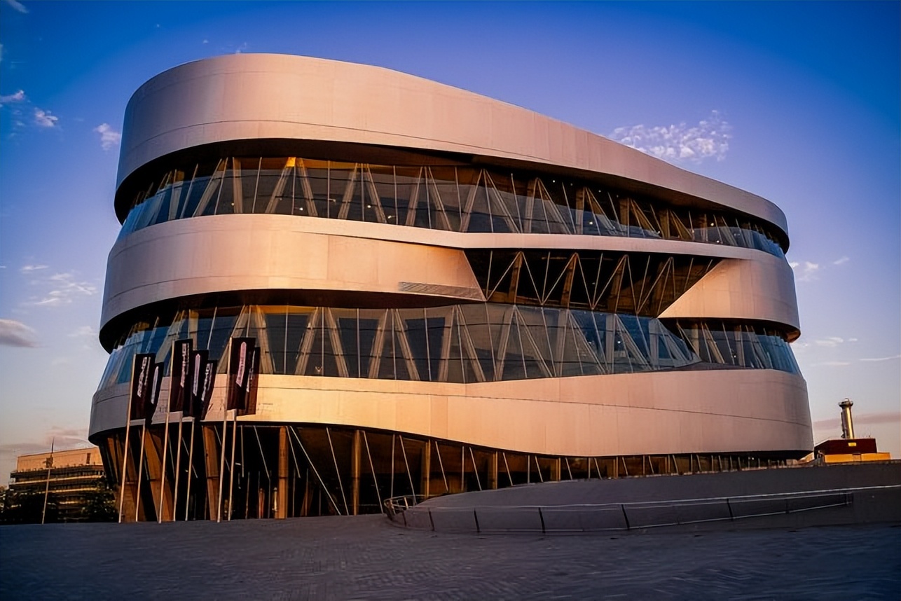 奔驰博物馆斯图加特,斯图加特保时捷展览馆