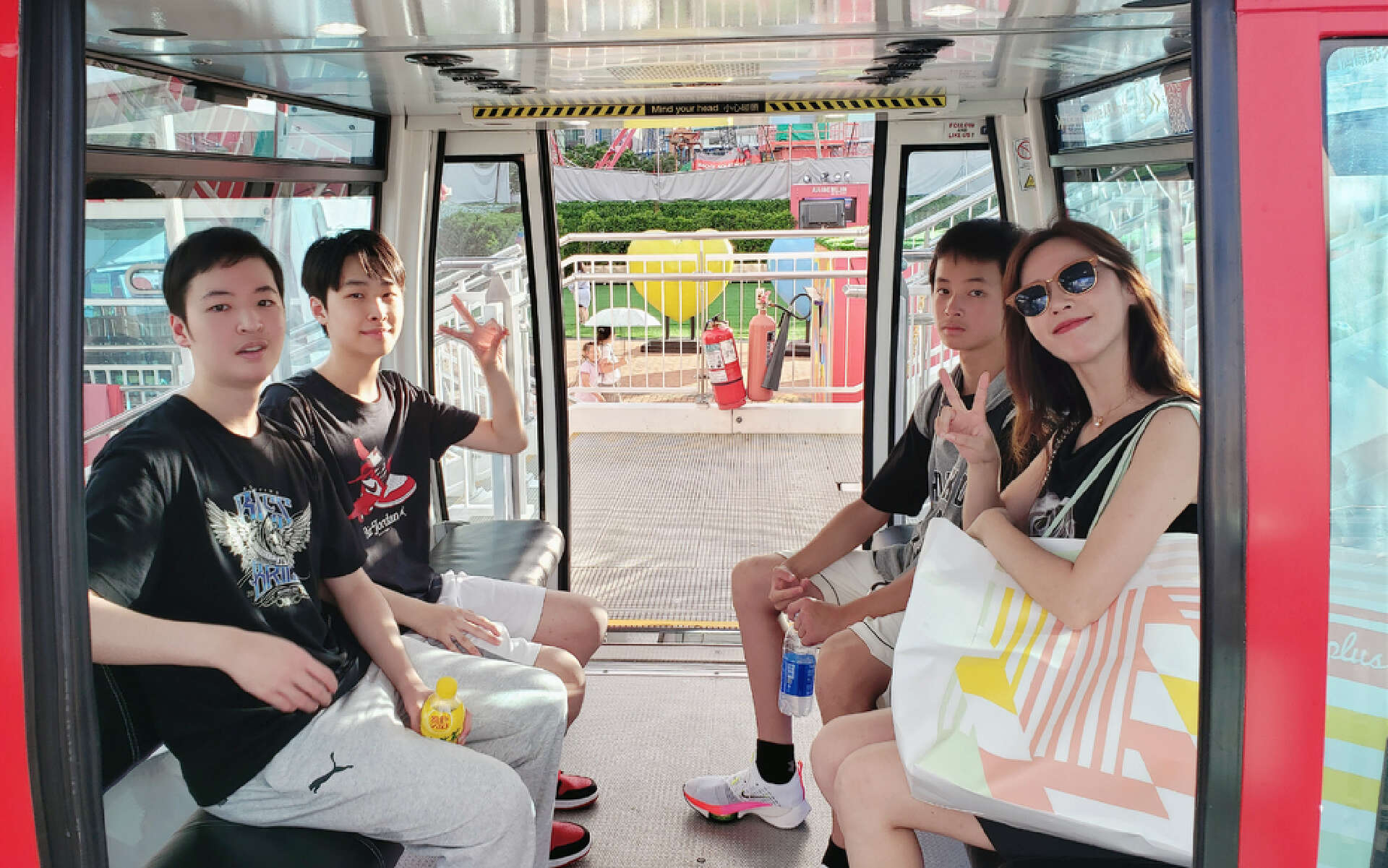 马景涛带着儿子给妻子助阵温馨,58岁马景涛自曝升级做爷爷