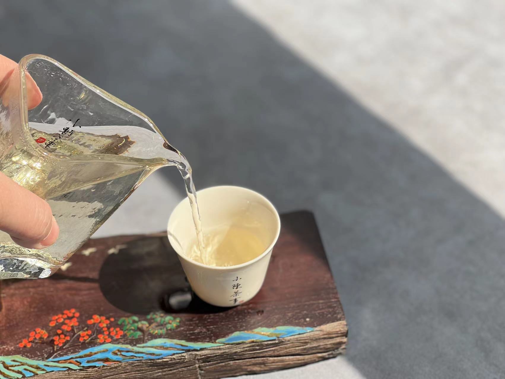 喝茶手指敲桌礼仪瞎讲究,茶桌礼仪之三种叩手礼仪是什么