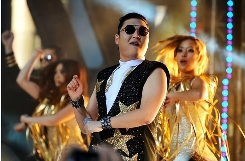 富不外露鸟叔：创造历史记录的骑马舞，却差点把他好友逼上西天？