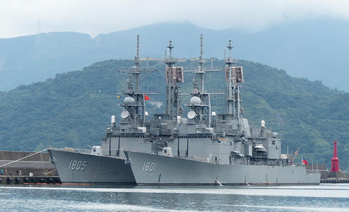 中美会谈之前售台*器武**，可见美国无一丝诚意！那以后还谈个臭氧？