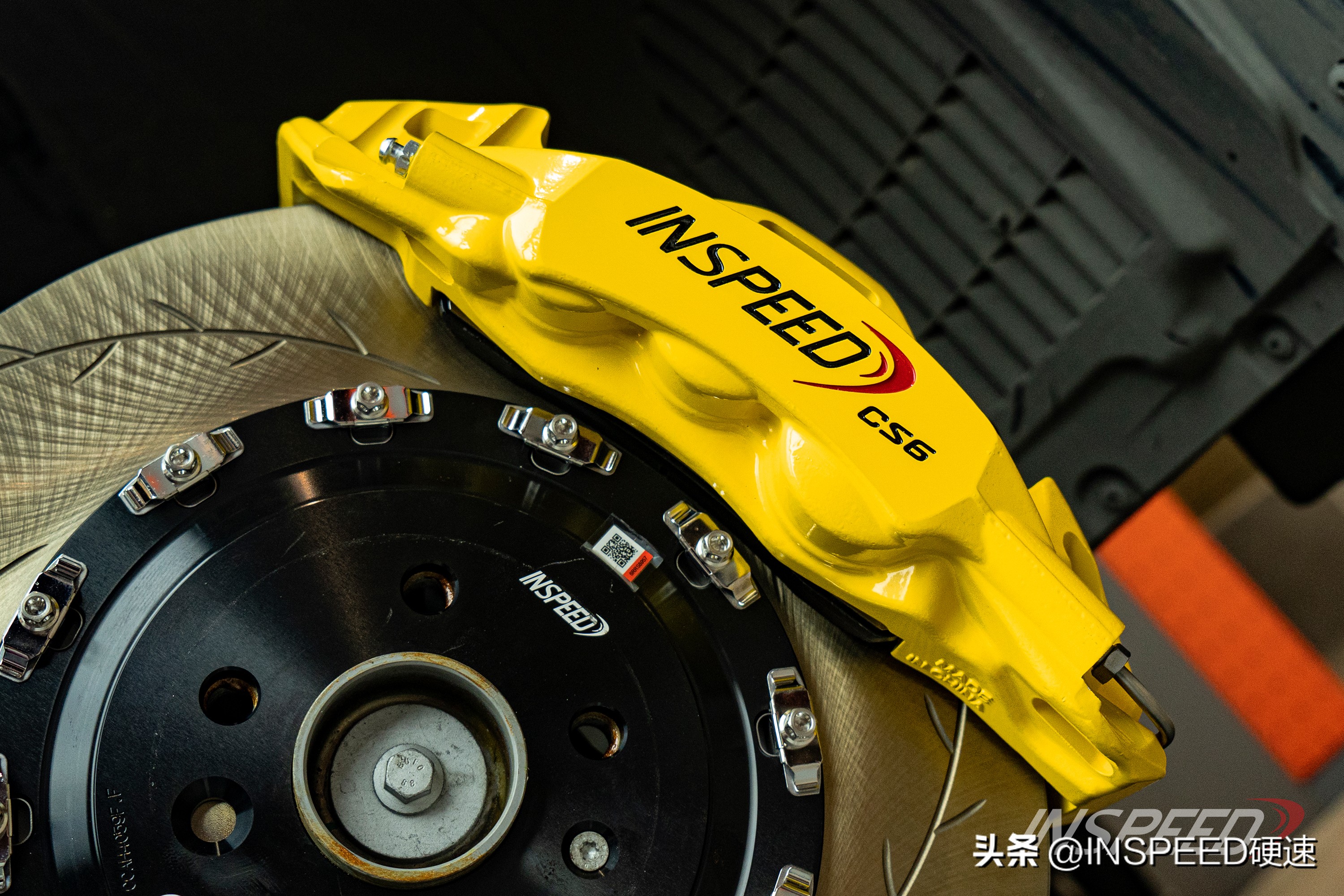 男孩过生日女孩送了一辆奥迪,男孩过生日女孩送车