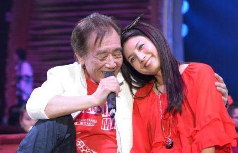 爆八十岁歌星张帝去世，小33岁妻子崩溃，他的亲属出面回应了