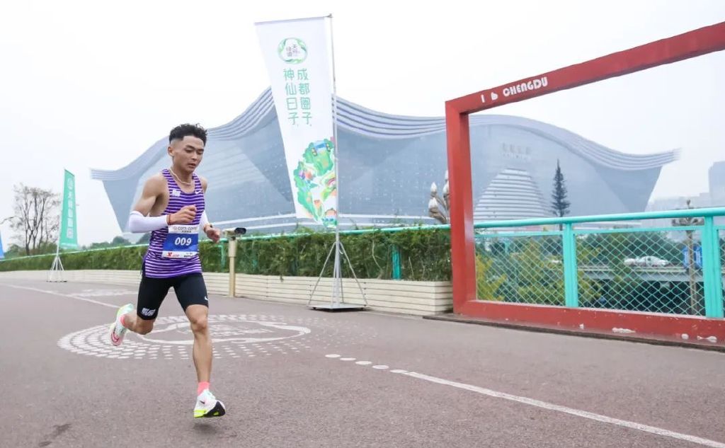 冠军的故事10个字,冠军的励志故事