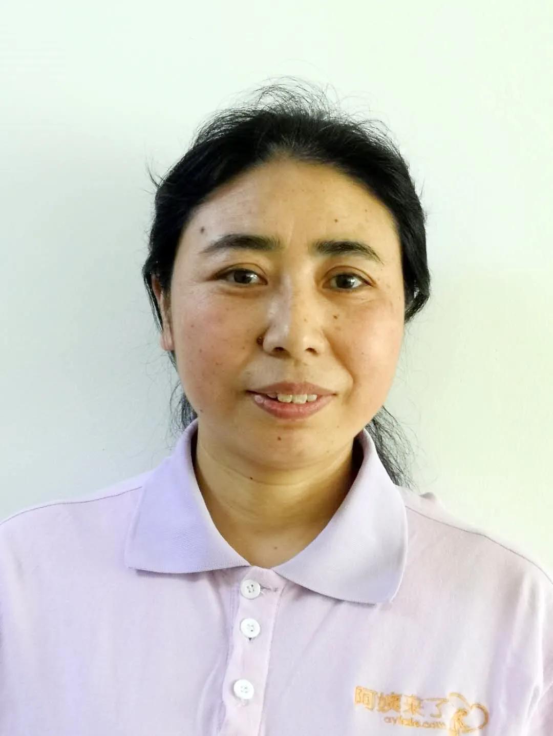 被雇主当做情绪发泄的对象，她甘于付出无怨无悔