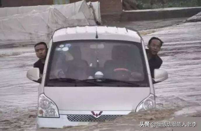 生化危机8八尺贵妇人怎么逃生,如果发生了生化危机该怎么办