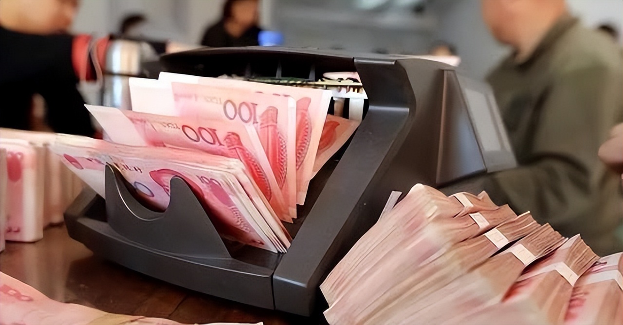 银行下调存款利率该投资什么,银行存款利率下行如何投资