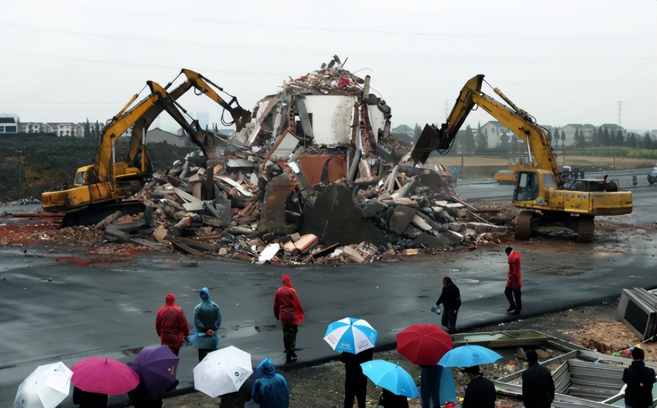 上海钉子户张新国硬撑14年,上海最牛的钉子户张国良