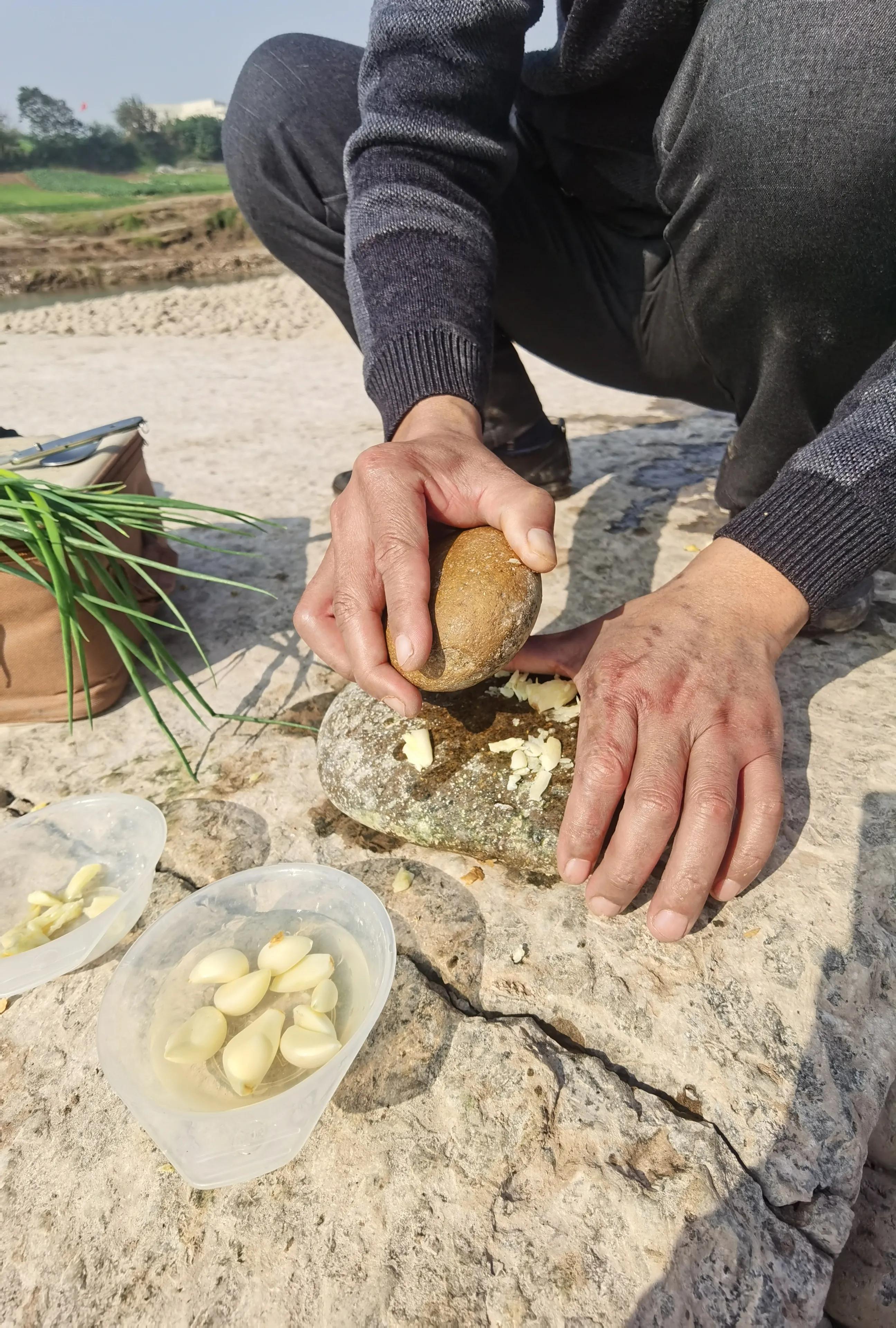 重庆两江夜游船上吃火锅,重庆南滨路船上吃火锅